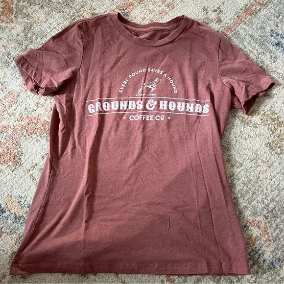 EUC Ground & Hounds dog t-shirt - Picture 1 of 5